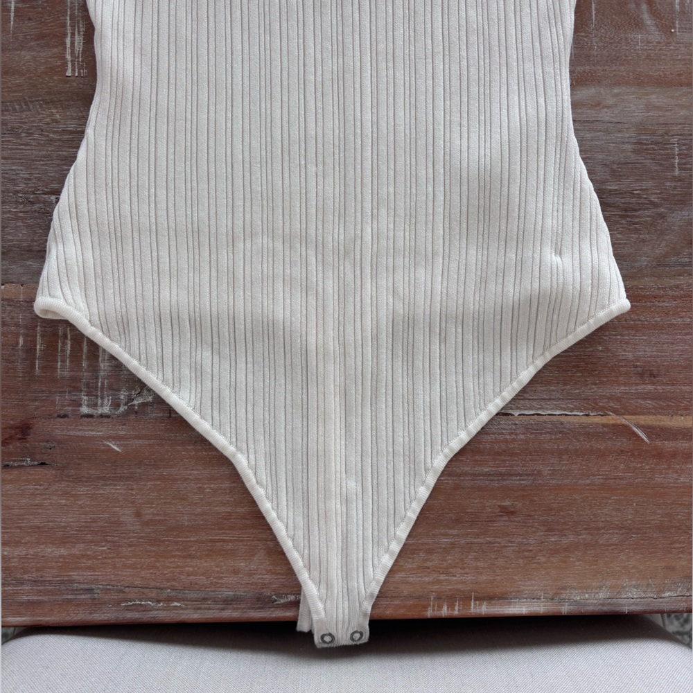 Abercrombie & Fitch Ribbed Bodysuit Ivory Sleeveless - Picture 3 of 5